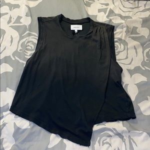 Asymmetrical draped tank